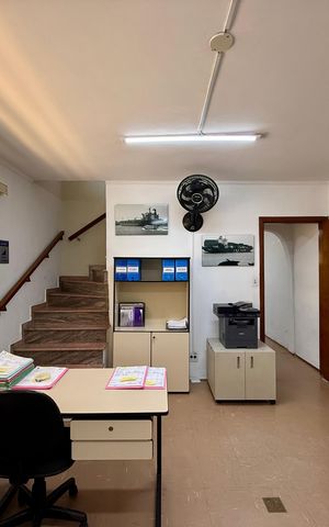 Casa à venda com 137m², 3 quartos e 2 vagas Casa à venda com 137m², 3 quartos e 2 vagasSala