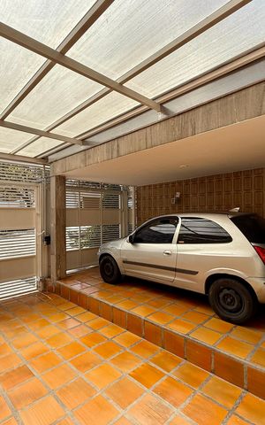 Casa à venda com 137m², 3 quartos e 2 vagas Casa à venda com 137m², 3 quartos e 2 vagasGaragem