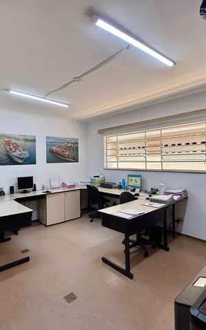 Casa à venda com 137m², 3 quartos e 2 vagas Casa à venda com 137m², 3 quartos e 2 vagasSala