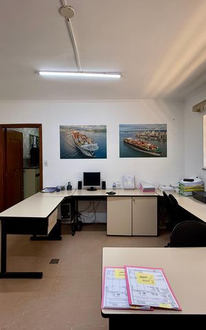 Casa à venda com 137m², 3 quartos e 2 vagas Casa à venda com 137m², 3 quartos e 2 vagasSala