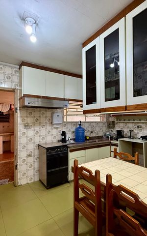Casa à venda com 137m², 3 quartos e 2 vagas Casa à venda com 137m², 3 quartos e 2 vagasCozinha