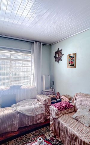 Casa à venda com 216m², 2 quartos e 4 vagasSala