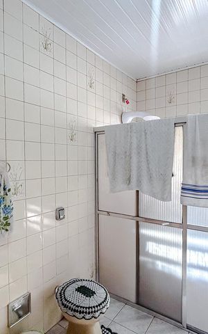 Casa à venda com 216m², 2 quartos e 4 vagasBanheiro