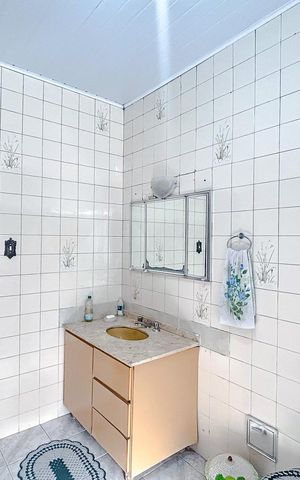 Casa à venda com 216m², 2 quartos e 4 vagasBanheiro