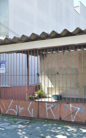 Casa à venda com 161m², 4 quartos e 2 vagasPlaca