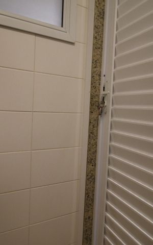 Casa de condomínio à venda com 230m², 3 quartos e 2 vagasBanheiro de serviço