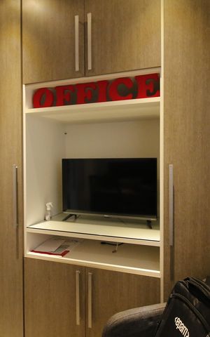 Casa de condomínio à venda com 230m², 3 quartos e 2 vagasEscritório