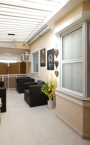 Casa de condomínio à venda com 230m², 3 quartos e 2 vagasQuintal