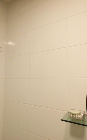 Casa de condomínio à venda com 230m², 3 quartos e 2 vagasBanheiro da sala de cinema 