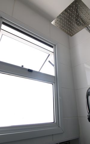 Casa de condomínio à venda com 230m², 3 quartos e 2 vagasBanheiro da Suíte 1