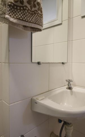 Casa de condomínio à venda com 230m², 3 quartos e 2 vagasBanheiro de serviço