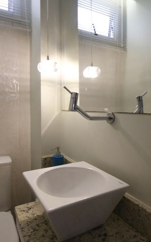 Casa de condomínio à venda com 230m², 3 quartos e 2 vagasLavabo