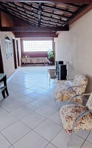Casa à venda com 263m², 4 quartos e 2 vagas