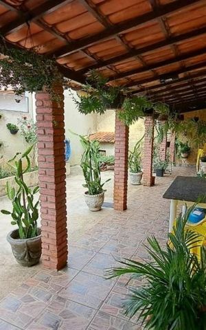 Casa à venda com 263m², 4 quartos e 2 vagas