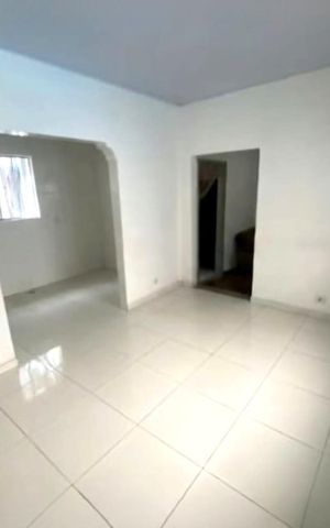 Casa à venda com 120m², 5 quartos e 3 vagas Casa à venda com 120m², 5 quartos e 3 vagasCasa dos fundos