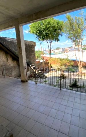 Casa à venda com 120m², 5 quartos e 3 vagas Casa à venda com 120m², 5 quartos e 3 vagasCasa dos fundos