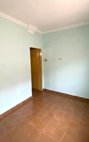 Casa à venda com 120m², 5 quartos e 3 vagas Casa à venda com 120m², 5 quartos e 3 vagasCasa Frente