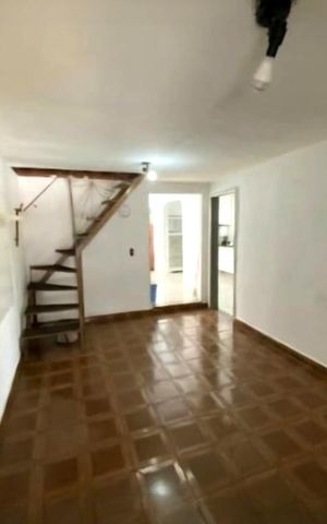 Casa à venda com 120m², 5 quartos e 3 vagas Casa à venda com 120m², 5 quartos e 3 vagasCasa dos fundos