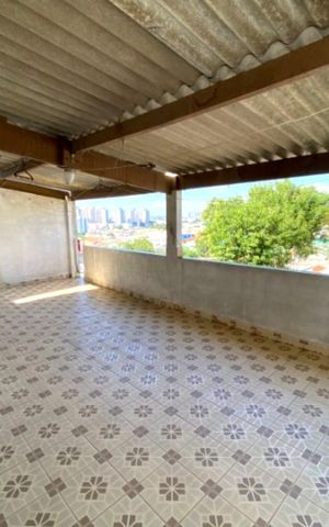 Casa à venda com 120m², 5 quartos e 3 vagas Casa à venda com 120m², 5 quartos e 3 vagasCasa dos fundos
