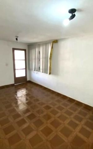 Casa à venda com 120m², 5 quartos e 3 vagas Casa à venda com 120m², 5 quartos e 3 vagasCasa dos fundos