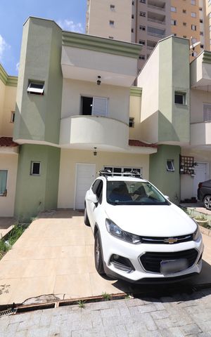 Casa de condomínio à venda com 198m², 3 quartos e 2 vagasFachada Interna 