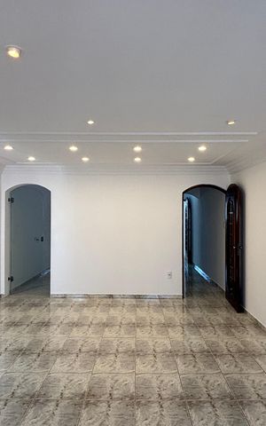 Casa à venda com 232m², 4 quartos e 4 vagas Casa à venda com 232m², 4 quartos e 4 vagasSala