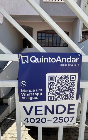 Casa à venda com 232m², 4 quartos e 4 vagas Casa à venda com 232m², 4 quartos e 4 vagasFachada