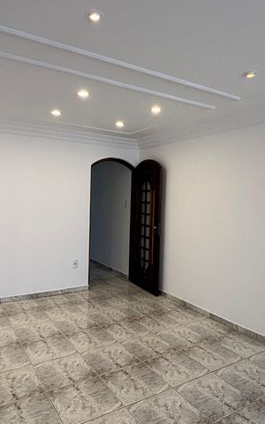 Casa à venda com 232m², 4 quartos e 4 vagas Casa à venda com 232m², 4 quartos e 4 vagasSala