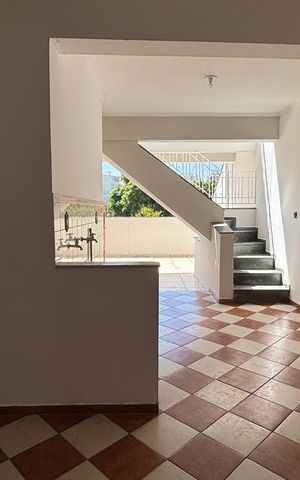 Casa à venda com 232m², 4 quartos e 4 vagas Casa à venda com 232m², 4 quartos e 4 vagasGaragem