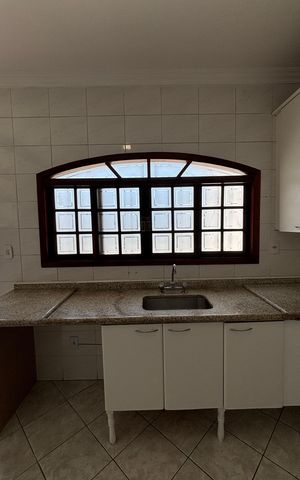 Casa à venda com 232m², 4 quartos e 4 vagas Casa à venda com 232m², 4 quartos e 4 vagasSala de Jantar - Cozinha