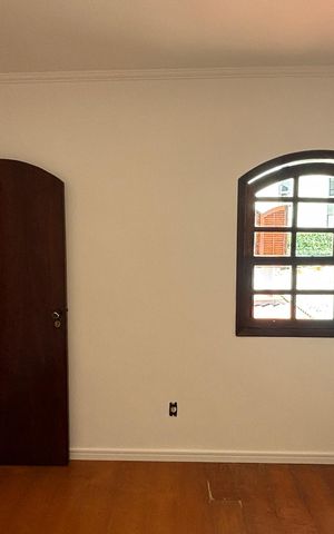Casa à venda com 232m², 4 quartos e 4 vagas Casa à venda com 232m², 4 quartos e 4 vagasQuarto 2