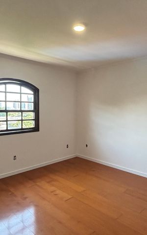 Casa à venda com 232m², 4 quartos e 4 vagas Casa à venda com 232m², 4 quartos e 4 vagasQuarto 3