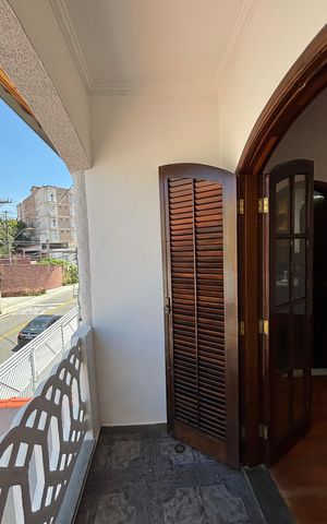 Casa à venda com 232m², 4 quartos e 4 vagas Casa à venda com 232m², 4 quartos e 4 vagasSuite Varanda