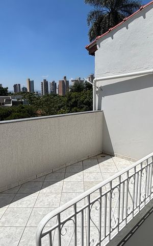 Casa à venda com 232m², 4 quartos e 4 vagas Casa à venda com 232m², 4 quartos e 4 vagasQuintal