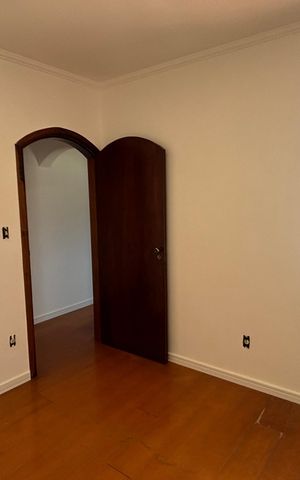 Casa à venda com 232m², 4 quartos e 4 vagas Casa à venda com 232m², 4 quartos e 4 vagasQuarto 2