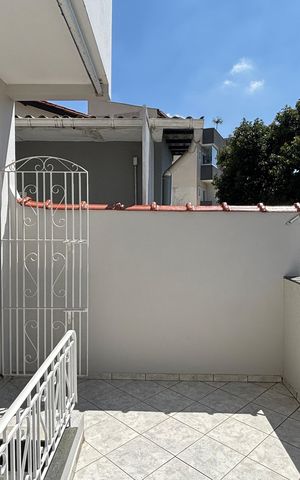 Casa à venda com 232m², 4 quartos e 4 vagas Casa à venda com 232m², 4 quartos e 4 vagasQuintal