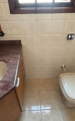 Casa à venda com 232m², 4 quartos e 4 vagas Casa à venda com 232m², 4 quartos e 4 vagasBanheiro