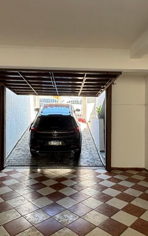 Casa à venda com 232m², 4 quartos e 4 vagas Casa à venda com 232m², 4 quartos e 4 vagasGaragem
