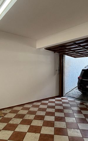 Casa à venda com 232m², 4 quartos e 4 vagas Casa à venda com 232m², 4 quartos e 4 vagasGaragem