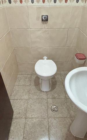 Casa à venda com 232m², 4 quartos e 4 vagas Casa à venda com 232m², 4 quartos e 4 vagasLavabo