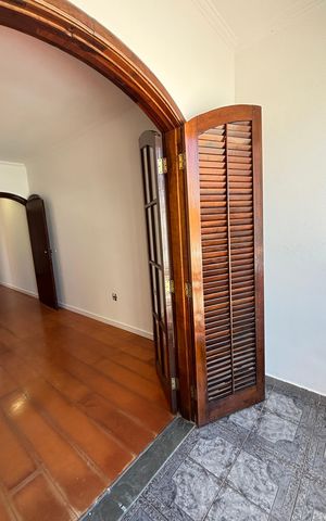 Casa à venda com 232m², 4 quartos e 4 vagas Casa à venda com 232m², 4 quartos e 4 vagasSuite Varanda