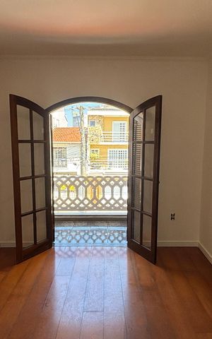 Casa à venda com 232m², 4 quartos e 4 vagas Casa à venda com 232m², 4 quartos e 4 vagasSuite