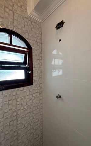 Casa à venda com 232m², 4 quartos e 4 vagas Casa à venda com 232m², 4 quartos e 4 vagasGaragem - Banheiro
