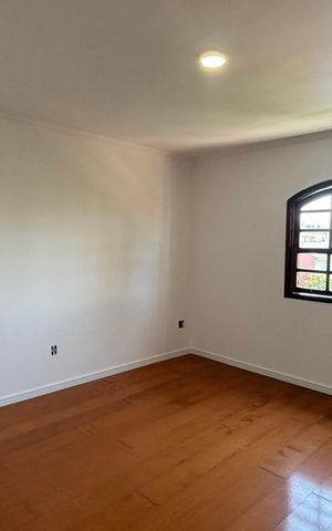 Casa à venda com 232m², 4 quartos e 4 vagas Casa à venda com 232m², 4 quartos e 4 vagasQuarto 3