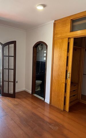 Casa à venda com 232m², 4 quartos e 4 vagas Casa à venda com 232m², 4 quartos e 4 vagasSuite