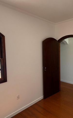 Casa à venda com 232m², 4 quartos e 4 vagas Casa à venda com 232m², 4 quartos e 4 vagasQuarto 1