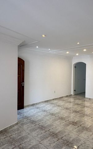 Casa à venda com 232m², 4 quartos e 4 vagas Casa à venda com 232m², 4 quartos e 4 vagasSala