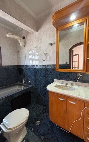 Casa à venda com 232m², 4 quartos e 4 vagas Casa à venda com 232m², 4 quartos e 4 vagasBanheiro da Suíte