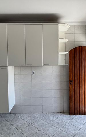 Casa à venda com 232m², 4 quartos e 4 vagas Casa à venda com 232m², 4 quartos e 4 vagasSala de Jantar - Cozinha