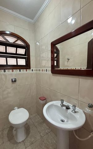 Casa à venda com 232m², 4 quartos e 4 vagas Casa à venda com 232m², 4 quartos e 4 vagasLavabo